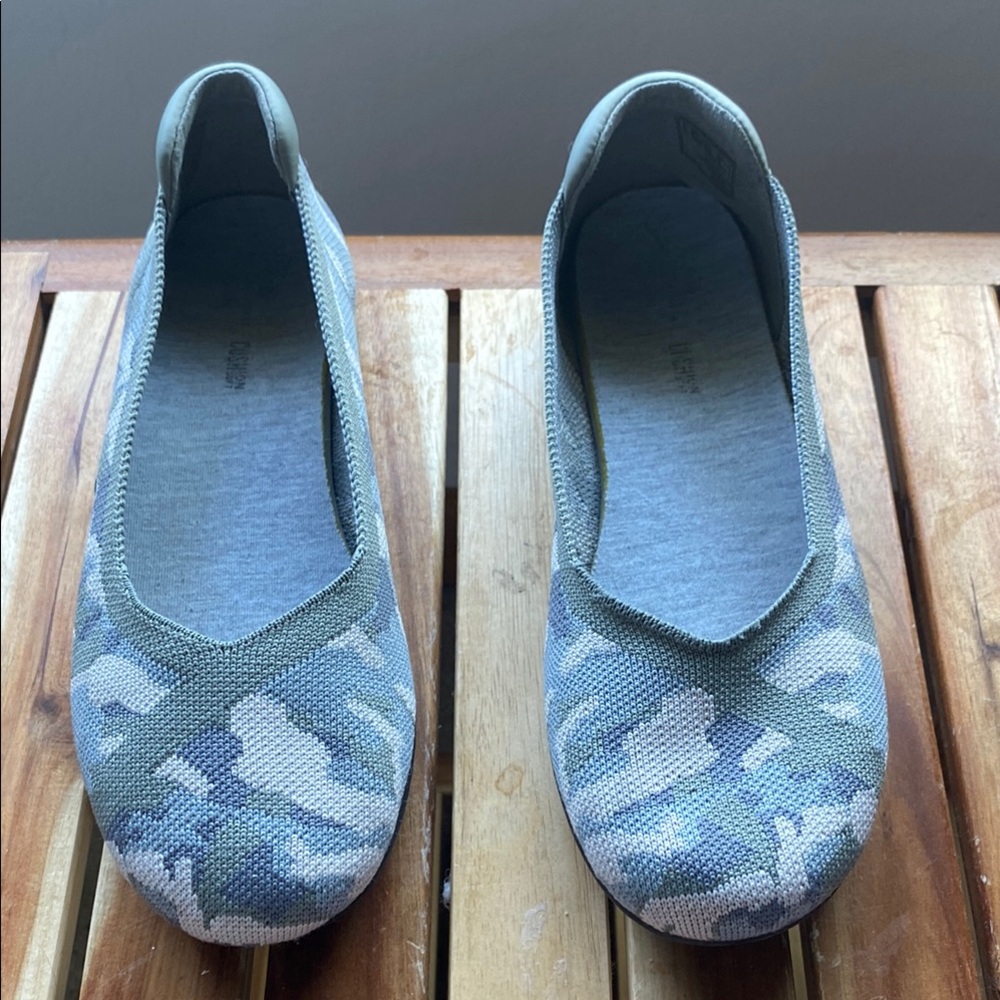 Clarks Cloud steppers washable flats size 7.5